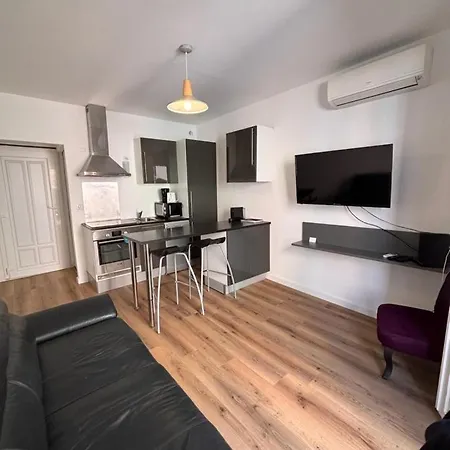 T2 Vieux Port D'ajaccio * Ajaccio (Corsica)