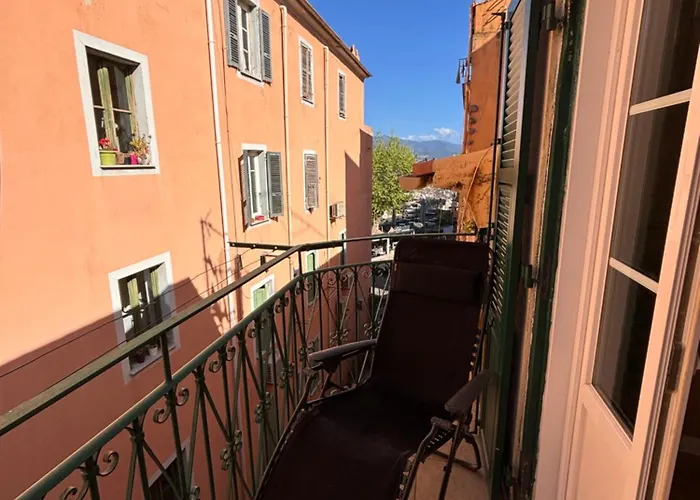 T2 Vieux Port D'ajaccio * Ajaccio (Corsica)